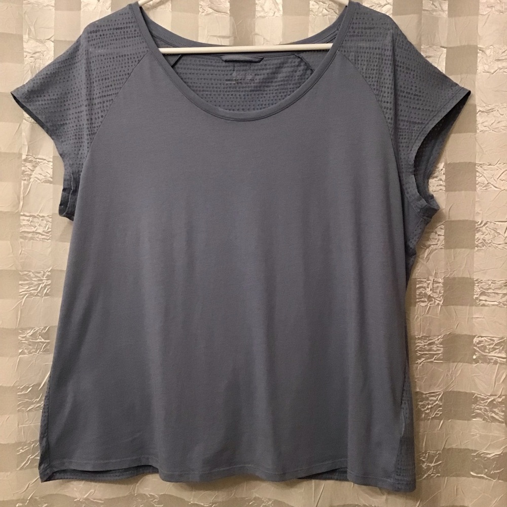 4/$25  Columbia Split Back Top, Size L